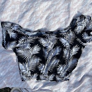 Forever 21 tropical medium/large black and white print top